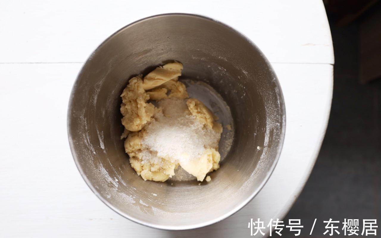 香酥可口的咸蛋黄酥,浓浓椰香,满口酥脆