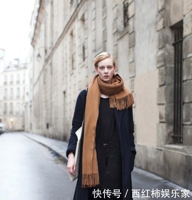 冬季围巾搭配指南,大衣搭围巾三种穿搭,高端大气上档次。