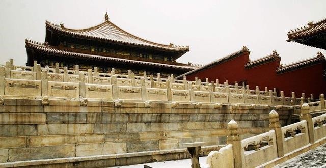 太丑|皇帝看见他忍不住干呕,只因其外貌太丑,相士却道此人有龙相