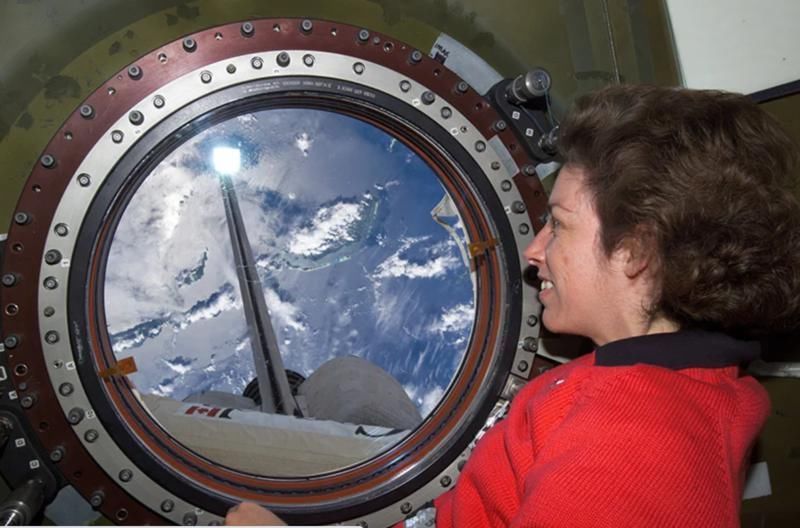 为庆祝人类连续登上国际空间站20年,NASA“揭秘”太空生活