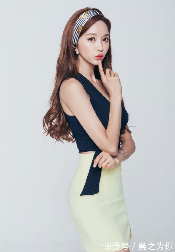 长腿 -风格独特的紧身裙美女,展现女神长腿,十分抢眼!