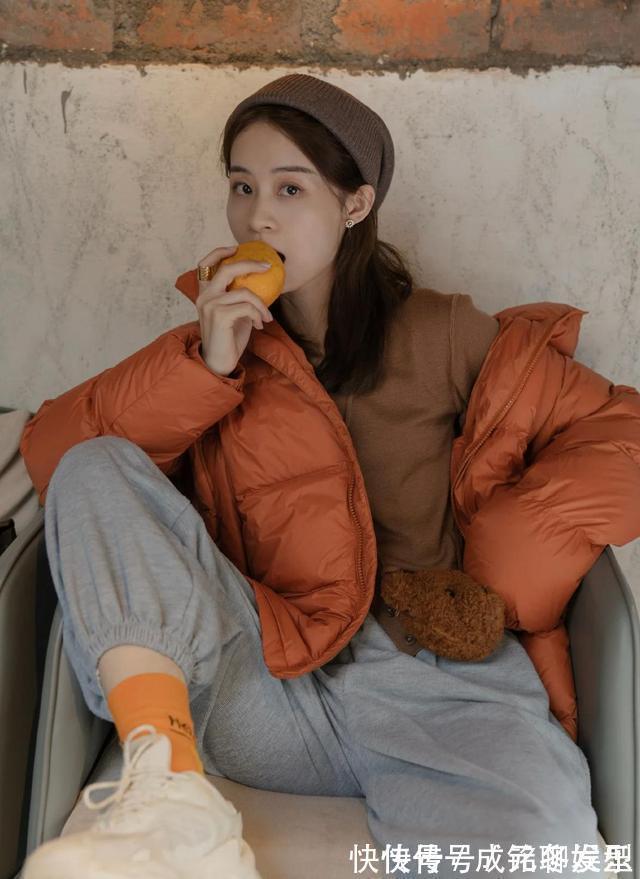 保暖 羽绒服配打底裤已过气,现在流行豆腐裤和鲨鱼裤,保暖时髦两不误