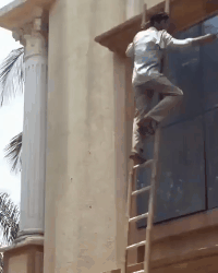 |搞笑GIF:姑娘 不行就别硬撑了 我看着都觉得尴尬