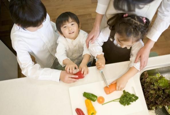 一日三餐|儿子在幼儿园午餐狂吃4碗,园长找来家长后,妈妈解释更令人吃惊
