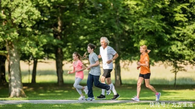 骨质疏松“祸根”找到了,骨科主任这4物再多吃,骨头容易脆如沙