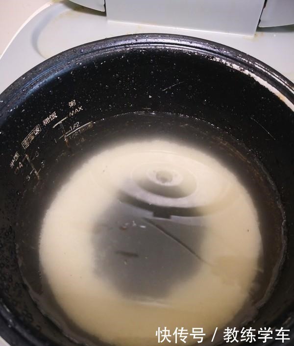 火龙果|这水果是“肠胃清洁工”,比香蕉管用,便秘直接吃,隔天排出宿便