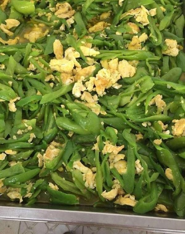 朋友请我做饭堂大锅饭，给300元我做了5个菜，回头却说我捞了不少