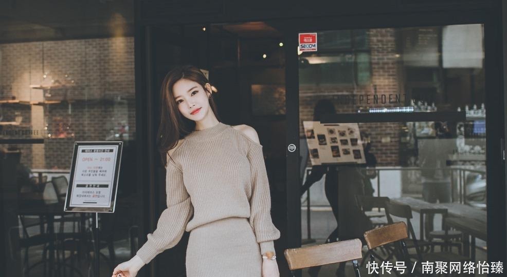 连衣裙|针织包臀连衣裙+黑丝袜,美丽又时尚,气质这块拿捏的稳稳的