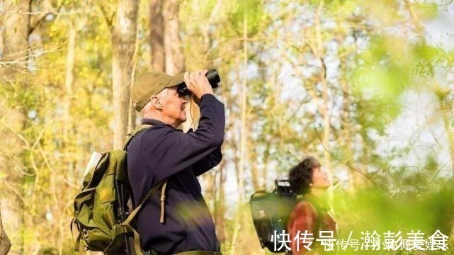 赚钱|老年旅行团只要几十上百元钱，为何能包吃包住，旅行社亏本吗？