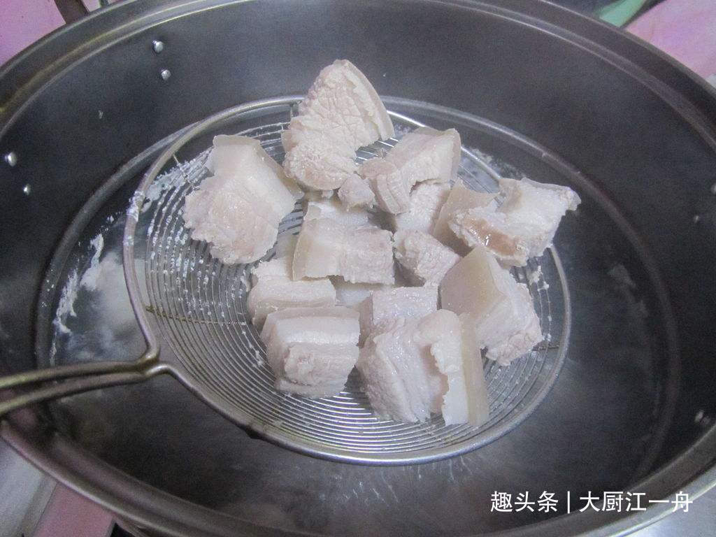 红烧肉其实不用炒糖色，教你快餐店做法，软烂入味，吃着还不腻