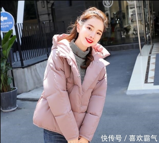 建议大家:羽绒服就买下面这颜色的,保暖还显年轻,几年不过时