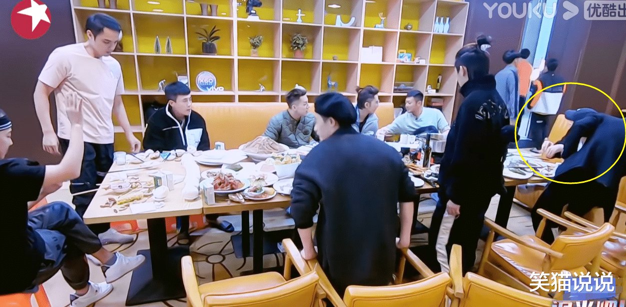 《追光吧》胡夏符龙飞化身干饭王，哥哥互动很有爱，卡斯柏主动收拾宵夜残局