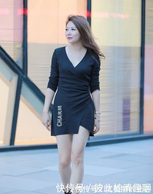罗马鞋 成熟女性如何穿搭有学问,黑色裙子穿出稳重大方气质