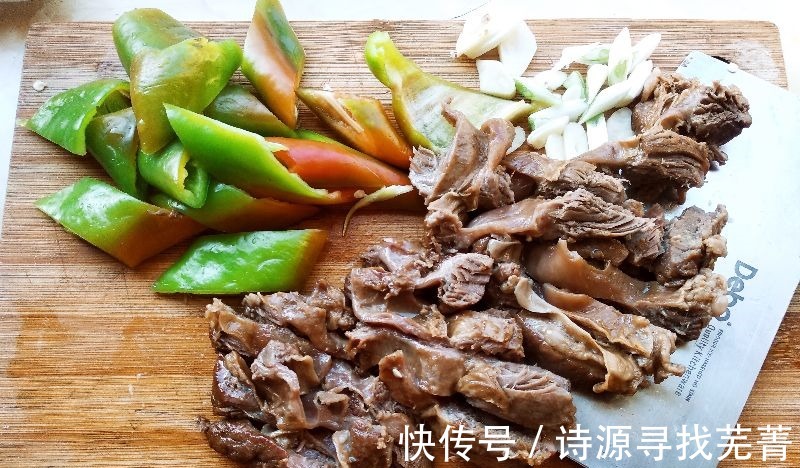 三伏天，喝酒配什么菜好这10道下酒菜有荤有素，啤酒白酒都配！