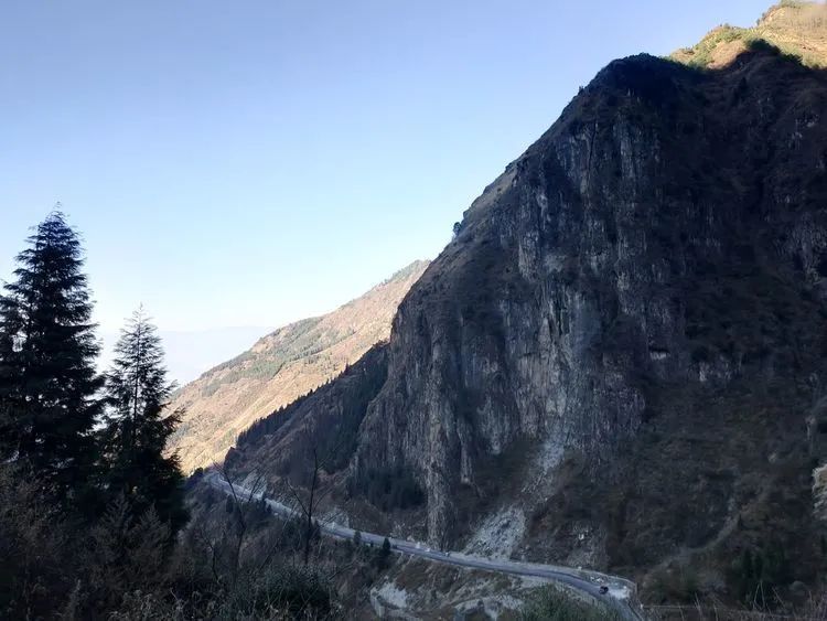 指南村|登顶东川小牯牛山——慈悲殿