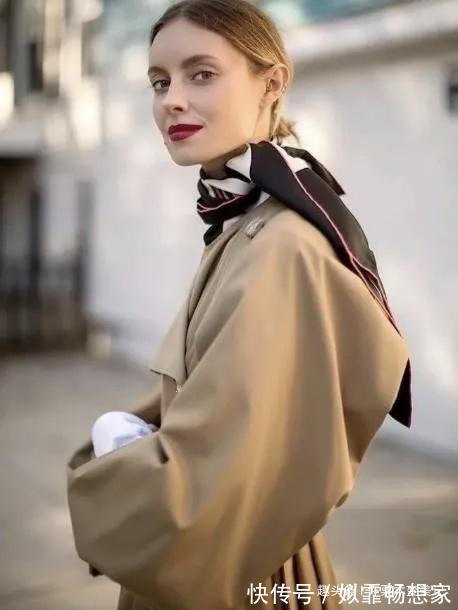 气质 五十多岁的女人,再没钱也别买这5种饰品,廉价掉气质,招人笑话