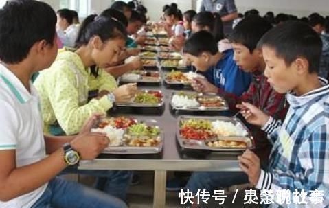 黄金时间|弟弟玩具被抢,向妈妈举报哥哥秘密基地,爸爸:请给孩子完整童年