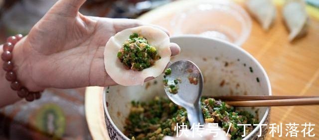 饺子|调饺子馅最忌讳的调料，10个人有9个放错，难怪饺子不香，有怪味！