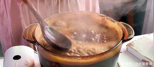 别再买坚果零食吃了，自己在家就能做，酥脆香甜，没有一点苦涩味！