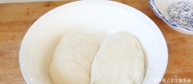 我家里祖传三代做油饼的配方,味道松软,放半个月不硬,太香了