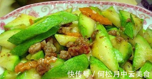 莲藕肉丸子、腊肠蒸鸡翅、西葫芦炒四丁的做法!