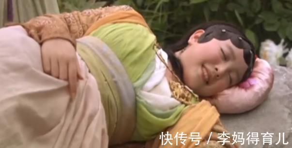 湘云醉卧|6版《红楼梦》“湘云醉卧”,看看谁是人面桃花,谁像醉鬼睡大街