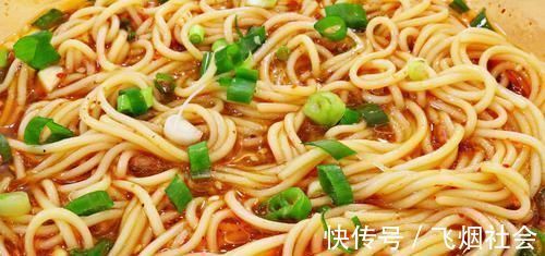 长期|买面条时,这两种要避开,长期吃还真不是小事,很多人吃了闷亏