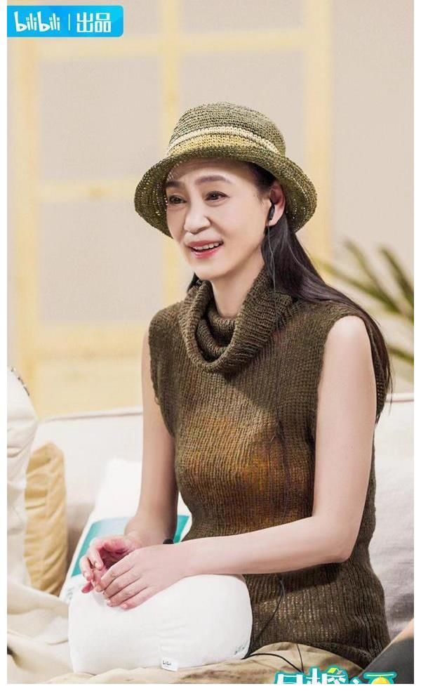 劉雪華|62歲瓊瑤女郎劉雪華參加節(jié)目，自曝獨(dú)居10年，擔(dān)心摔倒沒人知道