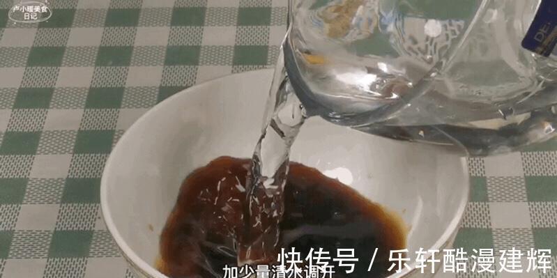 好吃|家庭版炒白菜,做法简单,加上一点肉更好吃