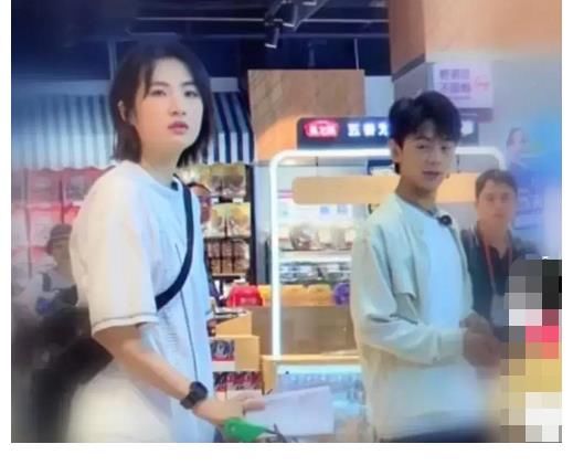 路透|《中餐廳》5路透，丁真和姚安娜一起逛超市，二公主超照顧弟弟！