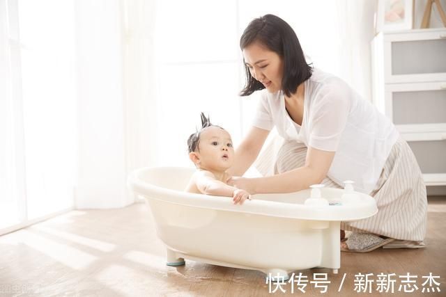 宝宝|夏天给宝宝洗澡有讲究,这5点要注意,正确洗澡顺序要牢记