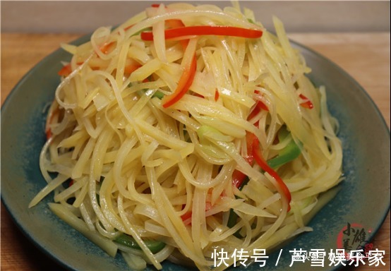 炒土豆丝|才知道，炒土豆丝先用水冲就错了，教你饭店的诀窍，脆嫩不粘锅