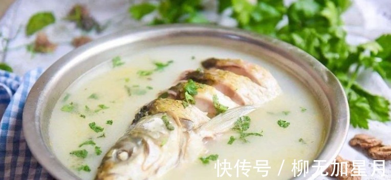 炖鱼汤,做好5个重要步骤,出锅后汤白味道香,不发黑没腥味!
