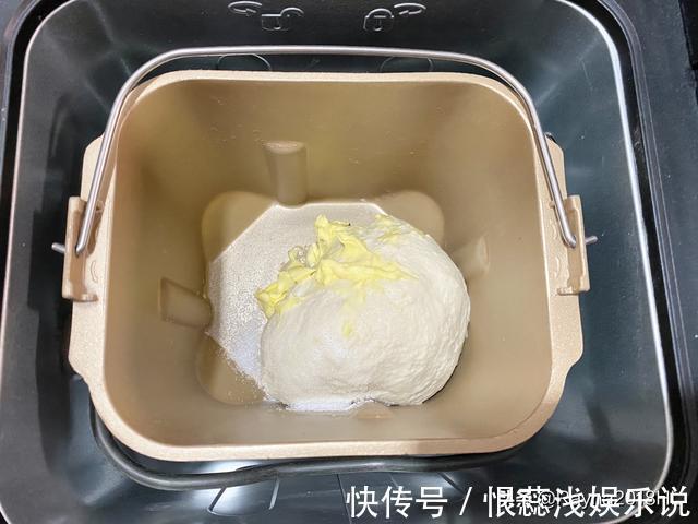 方形|适合夏季的淡咸味快手小餐包,松软咸香,营养丰富,好做又好吃