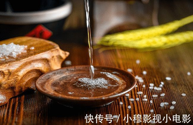 医生|高血压能“喝酒”吗?医生提醒:中老年人,酒后尽量远离3种食物