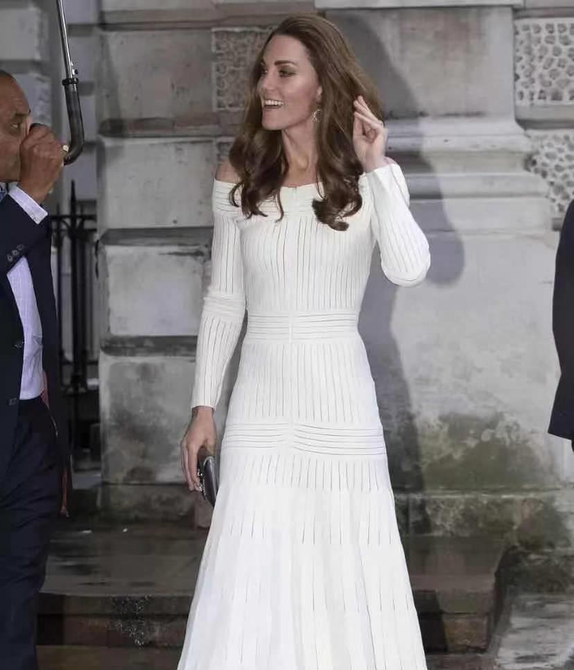 白色|最近流行白色系穿搭，瞧凯特王妃怎样穿出高级感，谁穿谁好看