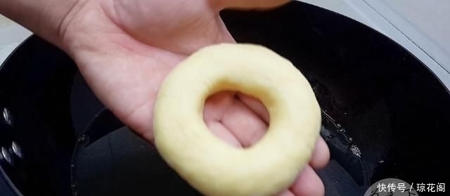 面团|面粉别炸油条了，教你这样做，比烤的简单，比面包香，孩子都爱吃