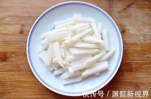 教你白萝卜新吃法,酸辣爽脆,开胃又下饭,放冰箱几个月都不坏