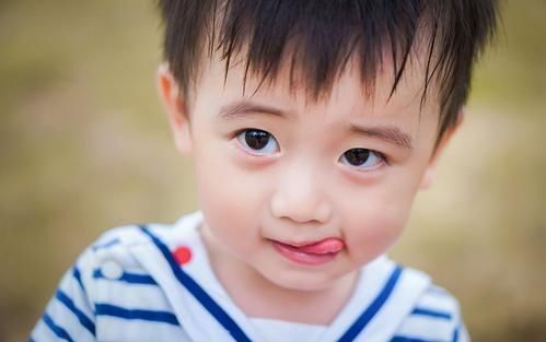 特征|老天赏饭吃的娃,都有这3种特征,虽然小时候带着累但长大后聪明
