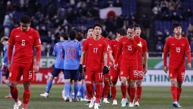 李霄鹏|国足0比2惨败日本,李霄鹏赛后主动揽责,鼓舞全队尽管放开手脚干