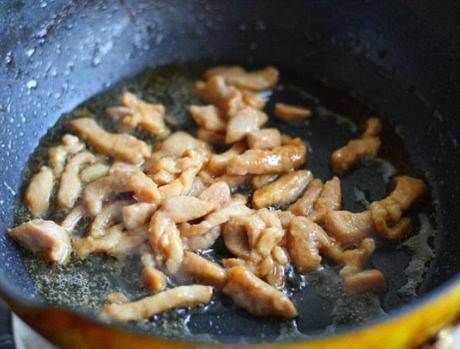 下锅|青椒炒肉丝,直接下锅炒是不对的,多加1个步骤,肉丝嫩滑不粘锅