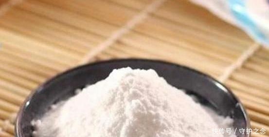 洗头|两天不洗头就油哄哄发痒,往水里扔点“它”5天不洗也柔顺!