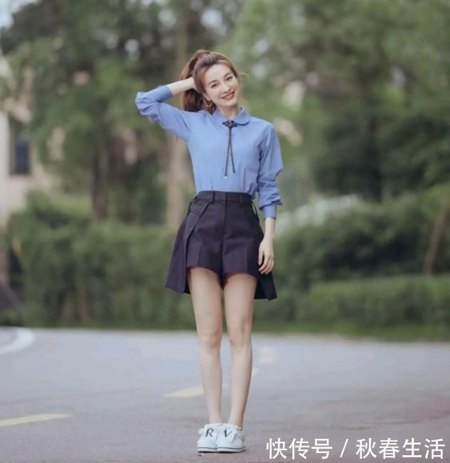 吴昕曝出“校园风”写真，甜美可爱宛如少女，完全不像30岁姐姐