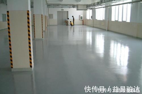 水泥|试试家里不铺瓷砖了,头次见有人做全屋水泥地,太聪明了