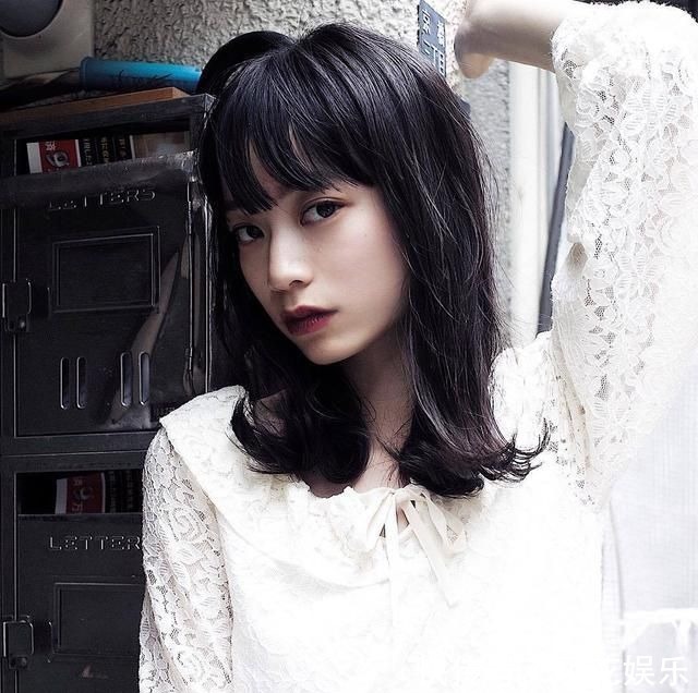 发色 35岁左右女人适合什么发型?三组时尚减龄的日系发型,简单显气质