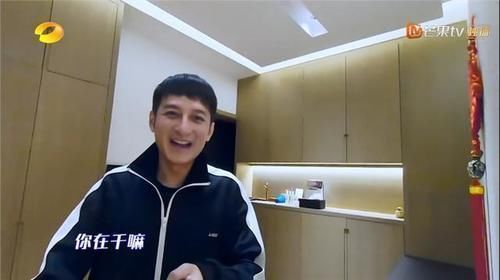 李维嘉节目中晒出豪宅,全屋都是大白墙,灯光的运用堪称装修典范