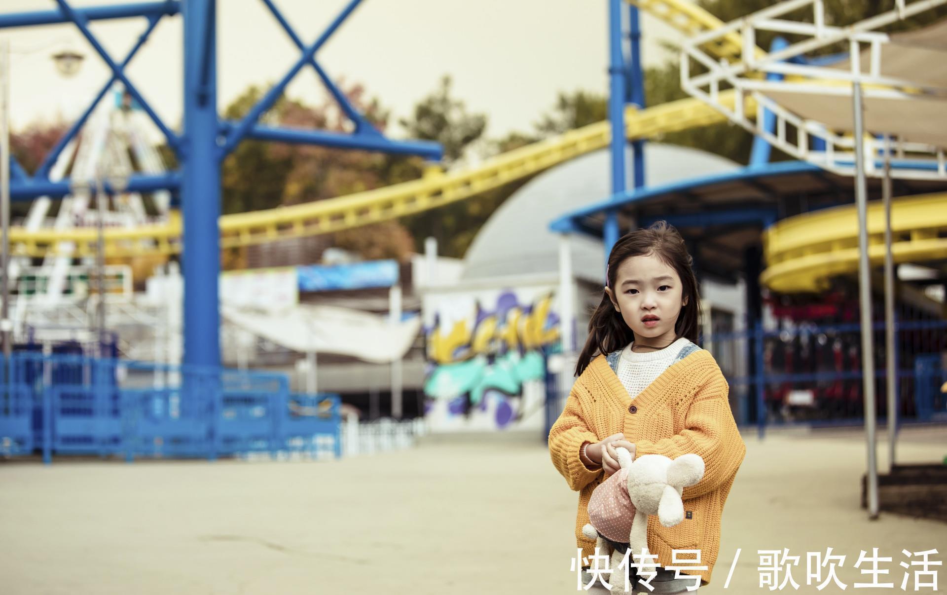 金钱|你再穷,也别总向孩子哭穷,金钱教育不该成为捆绑人生的“诅咒”