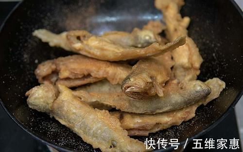 拿手菜香酥小黄鱼，调糊很关键，记住2点，外酥里嫩，放凉也不软