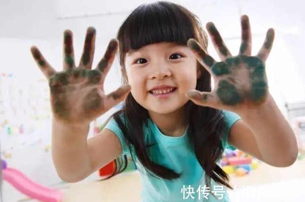 贴身|亲戚送的旧衣服可以给孩子穿，但要有这4样物品，妈妈一定要婉拒