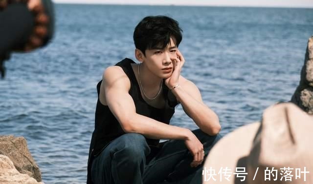 代言人|王一博被邀太平鸟代言,据说东西拍摄好,穿白色服装帅气十足!